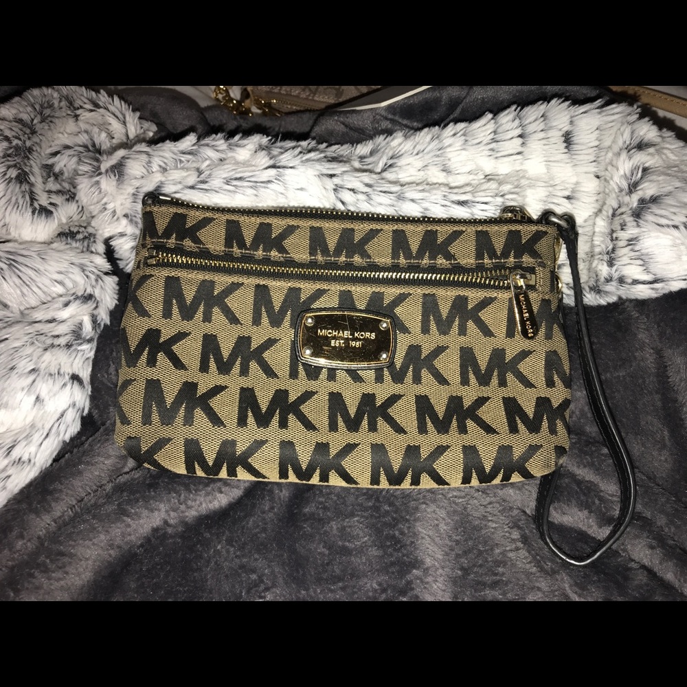 Michael Kors Wristlet